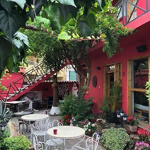 https://red-goat-hostel.albaniahotels.org
