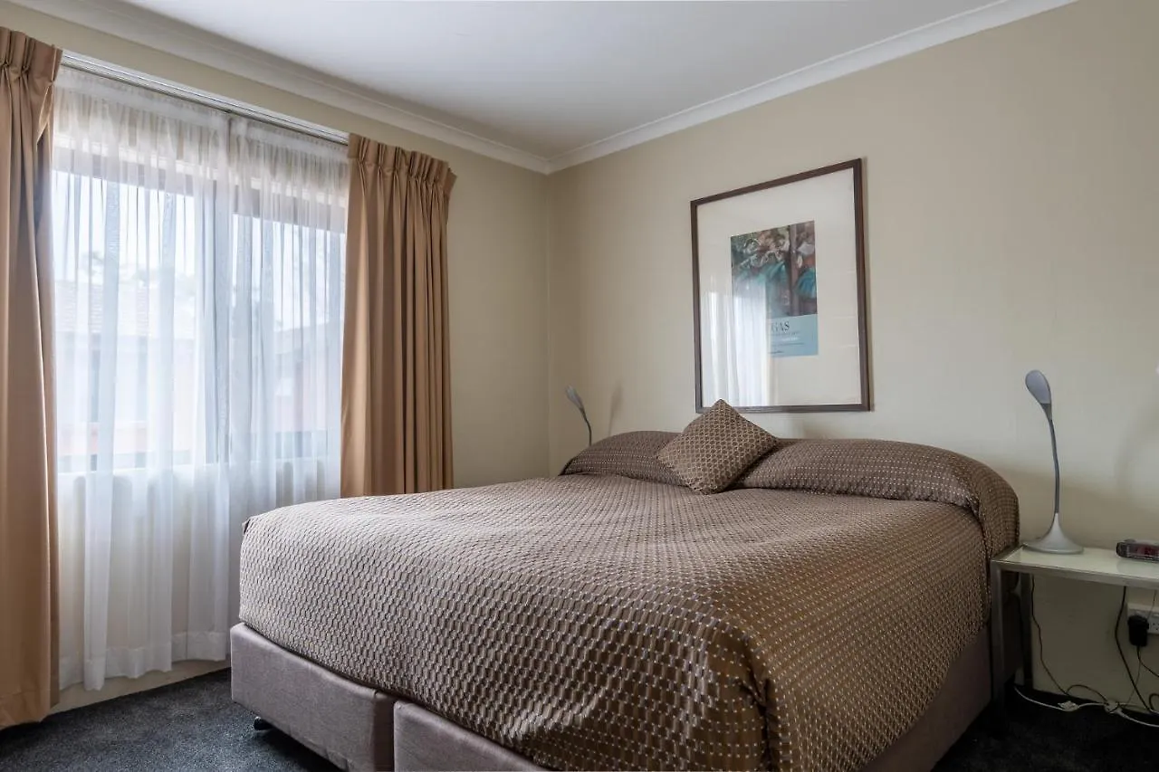 Forrest Hotel y apartamentos Camberra 3*,
